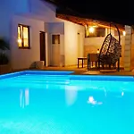 Awesome Home In Vinovac * Pirovac