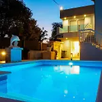 Holiday home Awesome Home In Vinovac Pirovac