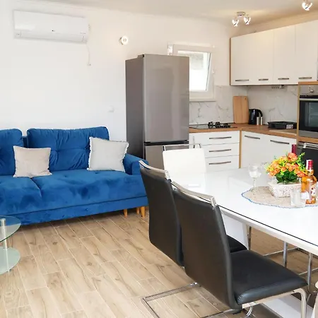 3 Bedroom Amazing In Vinovac Holiday home Krusevo (Sibenik-Knin)