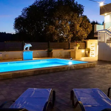 Holiday home 3 Bedroom Amazing In Vinovac *