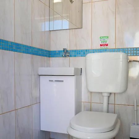 3 Bedroom Amazing In Vinovac Holiday home