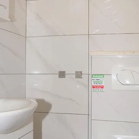 3 Bedroom Amazing In Vinovac 皮罗瓦茨