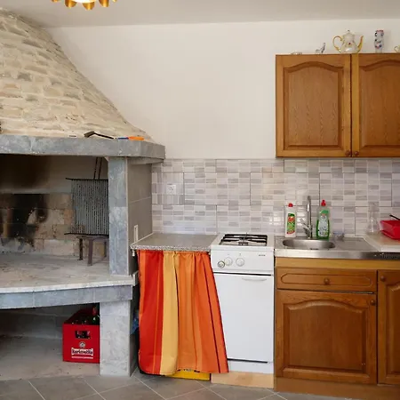 3 Bedroom Amazing In Vinovac Pirovac