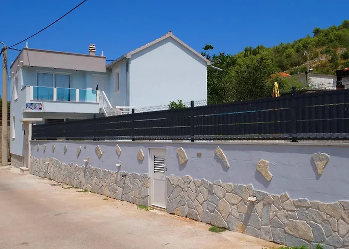 3 Bedroom Amazing In Vinovac