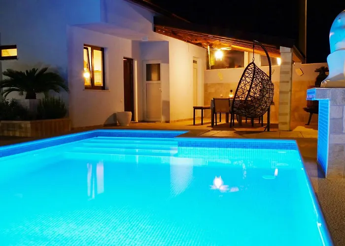 3 Bedroom Amazing In Vinovac * Pirovac