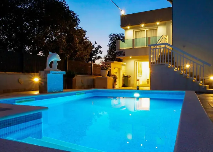 Vakantiehuis 3 Bedroom Amazing In Vinovac Pirovac