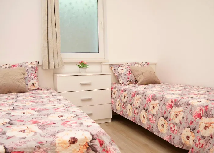 Сasa de vacaciones 3 Bedroom Amazing In Vinovac Pirovac