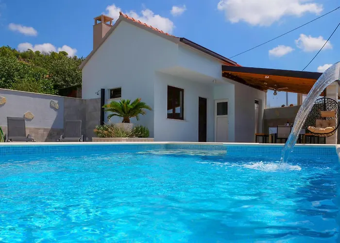 3 Bedroom Amazing In Vinovac * Pirovac