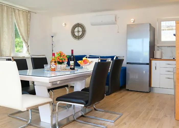 3 Bedroom Amazing In Vinovac Vakantiehuis