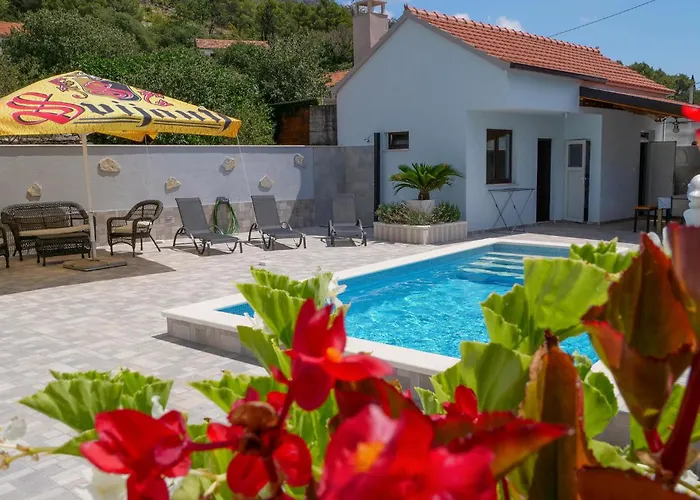 Сasa de vacaciones 3 Bedroom Amazing In Vinovac Pirovac