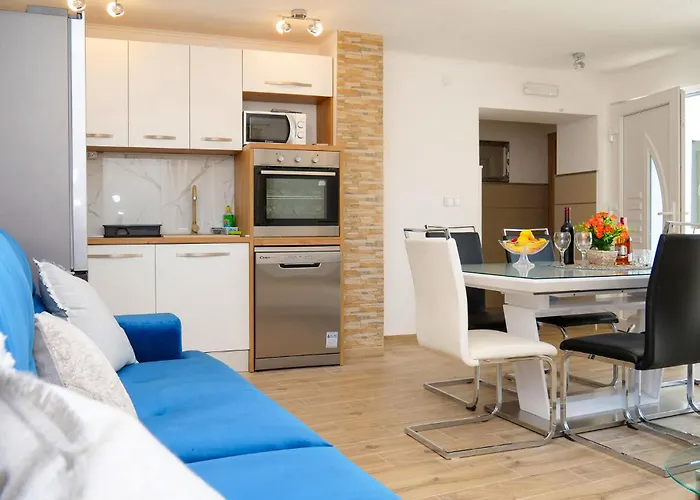 3 Bedroom Amazing In Vinovac * Pirovac